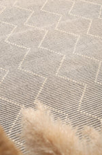 Load image into Gallery viewer, Goa Zig-Zag Wool Blend Grey Rug