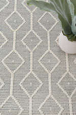 Load image into Gallery viewer, Copacabana Lattice Light Grey Wool Rug
